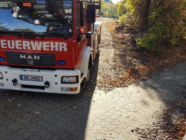 Um die Erreichbarkeit des oberen Schulhofes zu gewährleisten wurde eine provisorische Feuerwehrzufahrt von der Rückseite gebaut